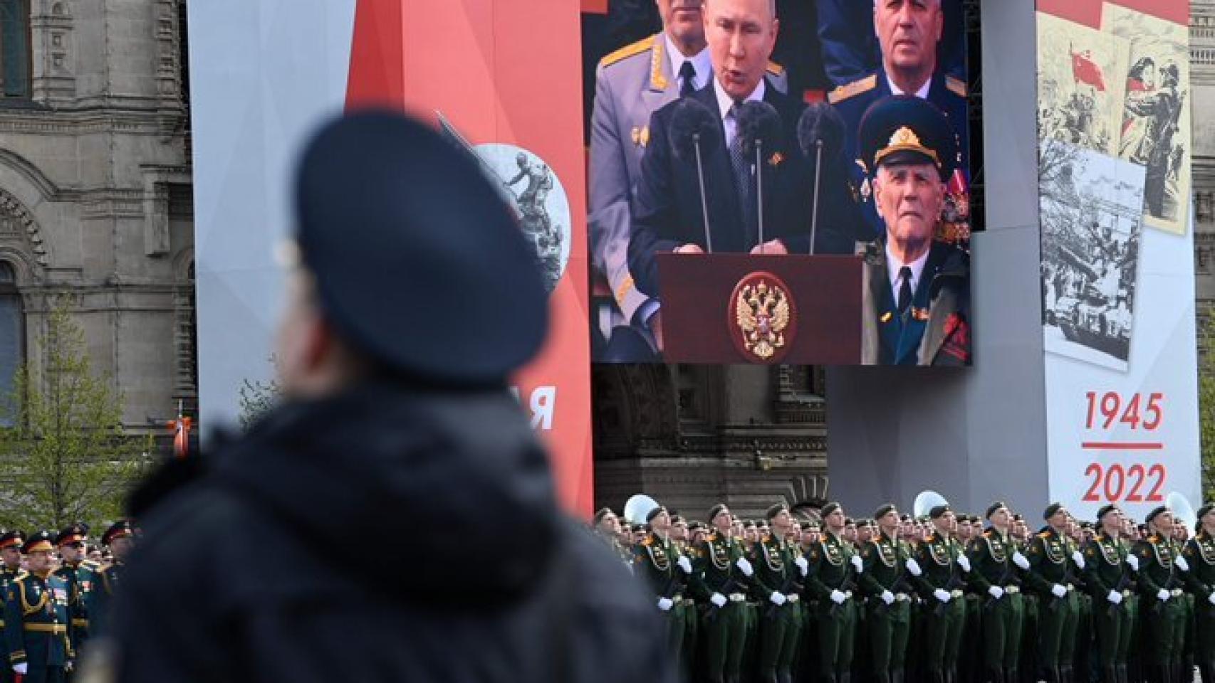 Putin en una pantalla durante el desfile del Día de la Victoria