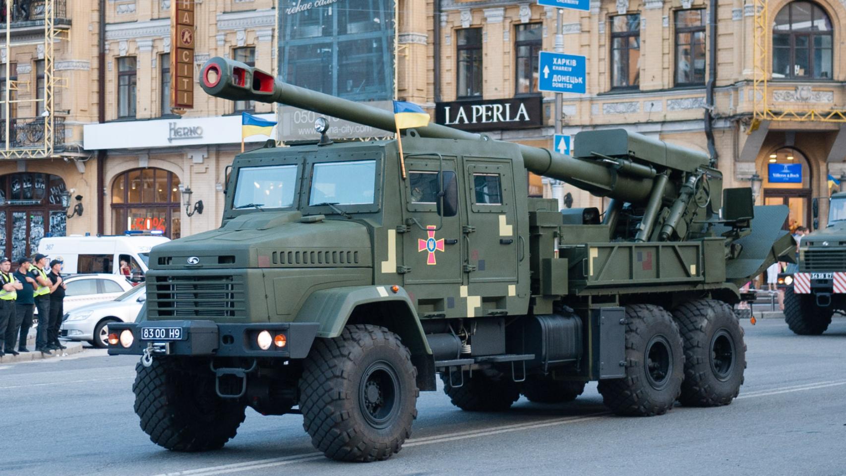 2S22 Bohdana en el desfile de Kiev en 2018