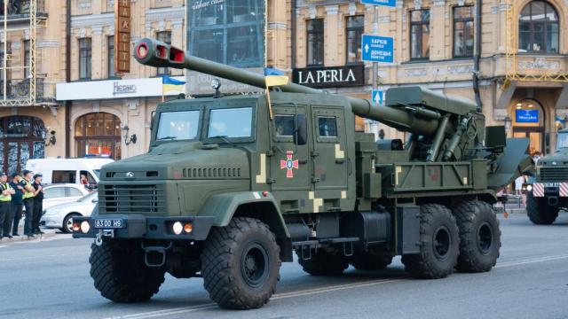 2S22 Bohdana en el desfile de Kiev en 2018