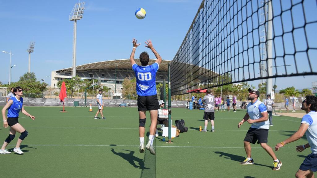 Un partido de volleyball.
