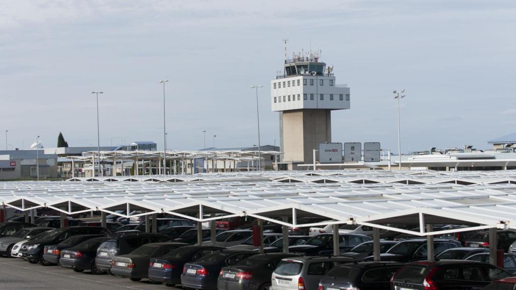 Parking del aeropuerto de Asturias.