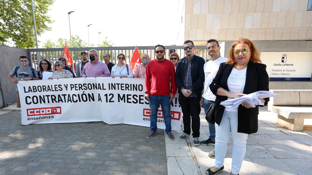 CCOO-Enseñanza registra en la Consejería de Educación 5.500 firmas. / Foto: Óscar Huertas.
