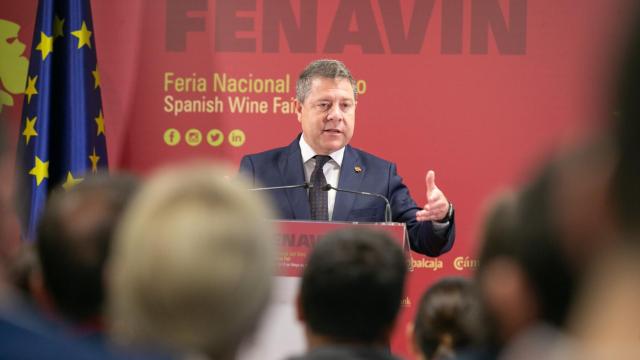 El presidente de Castilla-La Mancha, Emiliano García-Page, durante la inauguración de Fenavin.