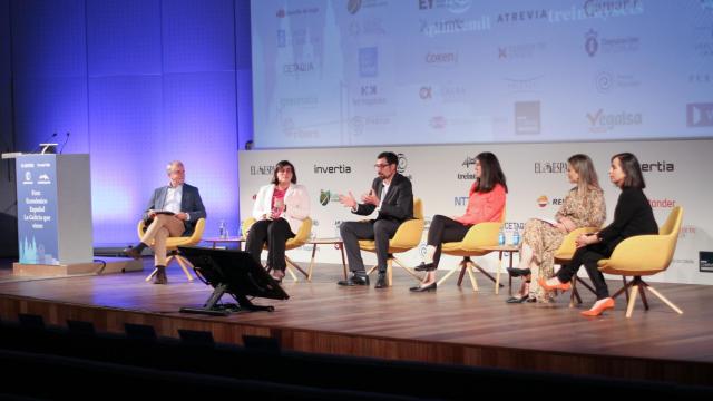 Imagen de la mesa redonda 'Innovación, inteligencia artificial y biotecnología', en la segunda jornada del Foro Económico Español 'La Galicia que viene'.