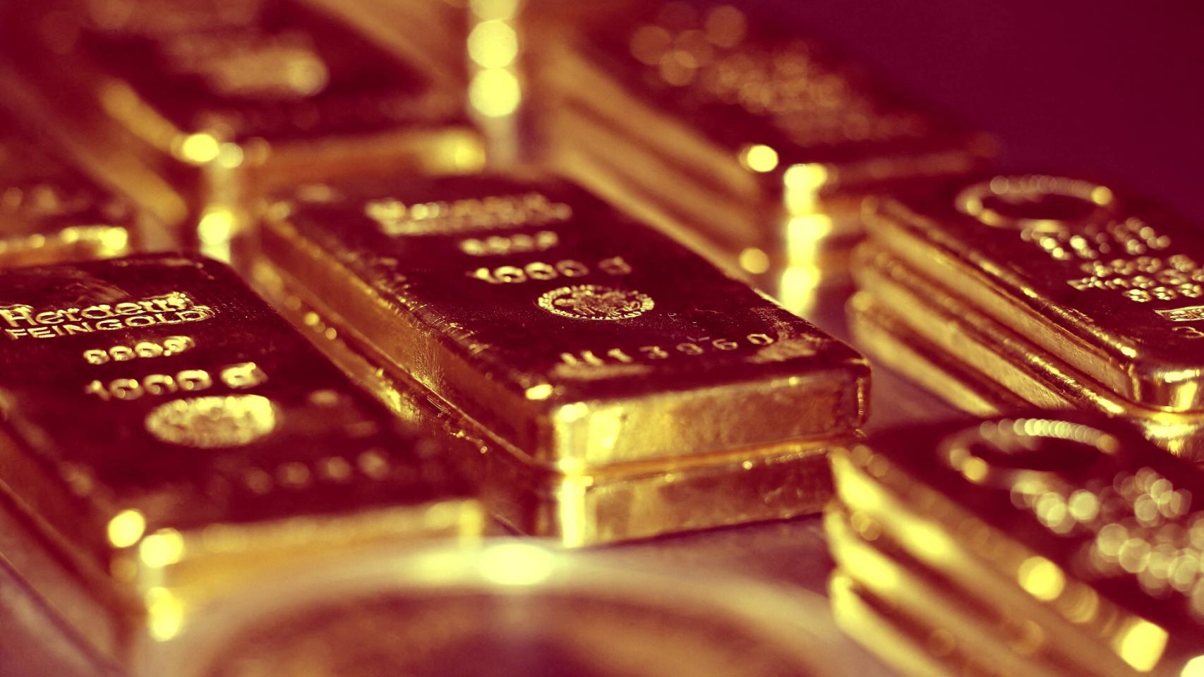 Lingotes de oro y monedas amontonadas en el depósito de seguridad de Pro Aurum.