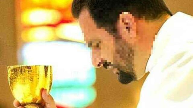 Antonio, cura 'kiko' condenado por abuso sexual a un menor.