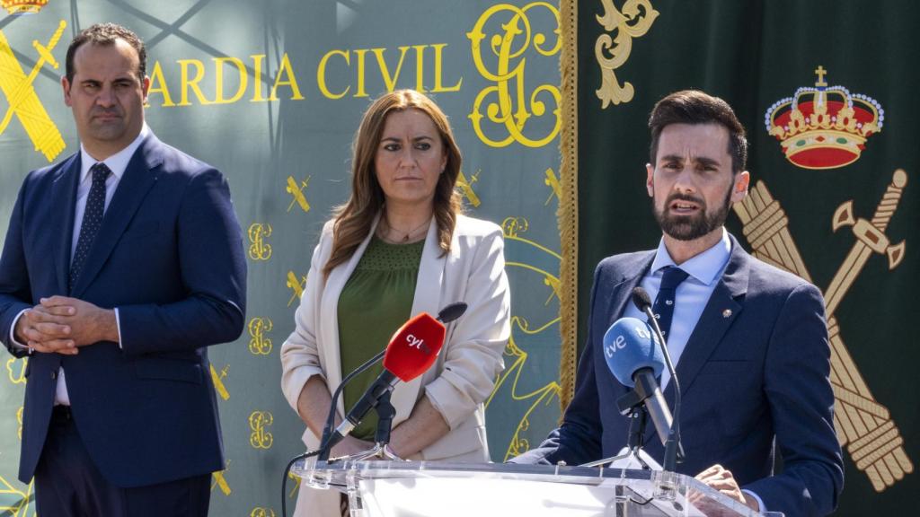 El secretario de Estado de Seguridad, Rafael Pérez (D), visita las obras del nuevo puesto de la Guardia Civil en Santa Marta de Tormes. Al acto asisten la delegada del Gobierno en Castilla y León, Virginia Barcones y el alcalde de Santa Marta de Tormes, David Mingo