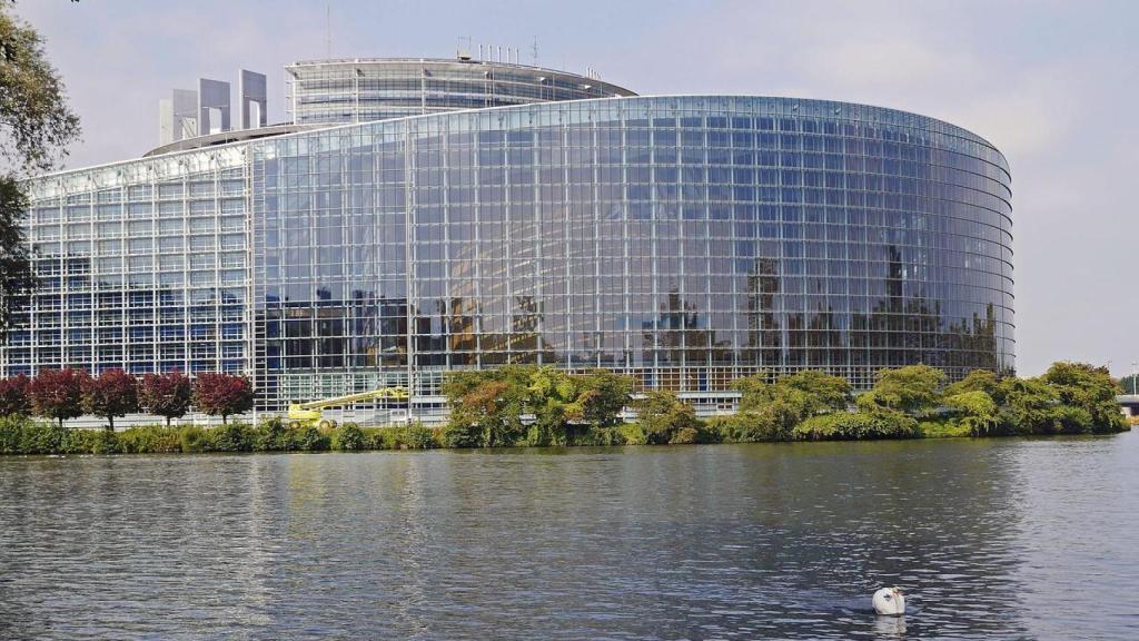 La sede del Parlamento Europeo es uno de los edificios más famosos de la ciudad.