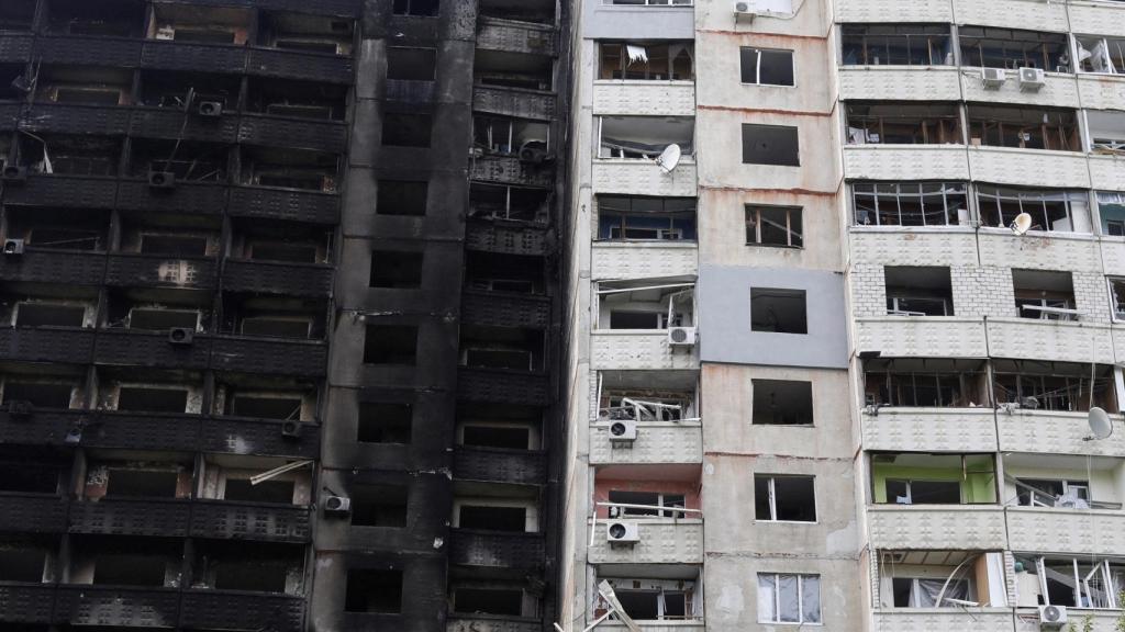 Un edificio destrozado en Járkov.