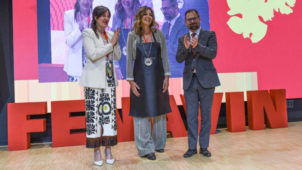 Sandra Barneda, nombrada 'Embajadora del vino' en FENAVIN. Foto: Diputación de Ciudad Real.