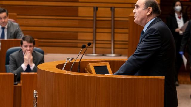 El Procurador del Común, Tomás Quintana, durante la presentación del Informe Anual de 2021 en las Cortes