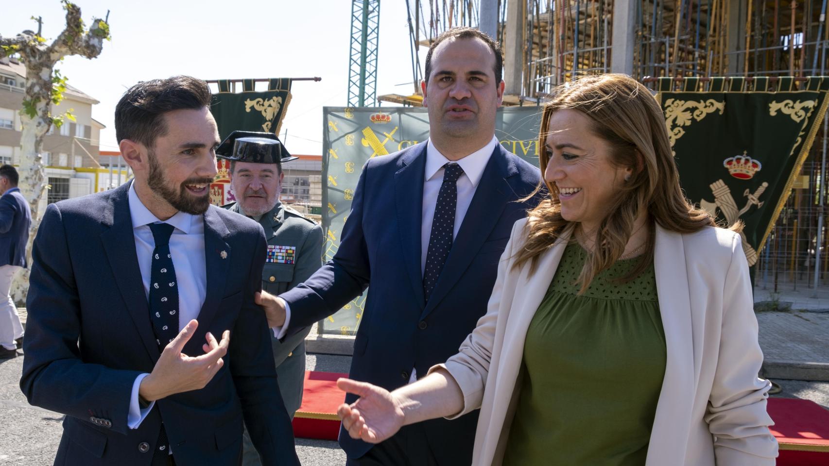 El secretario de Estado de Seguridad, Rafael Pérez (I), visita las obras del nuevo puesto de la Guardia Civil en Santa Marta de Tormes. Al acto asisten la delegada del Gobierno en Castilla y León, Virginia Barcones y el alcalde de Santa Marta de Tormes, David Mingo