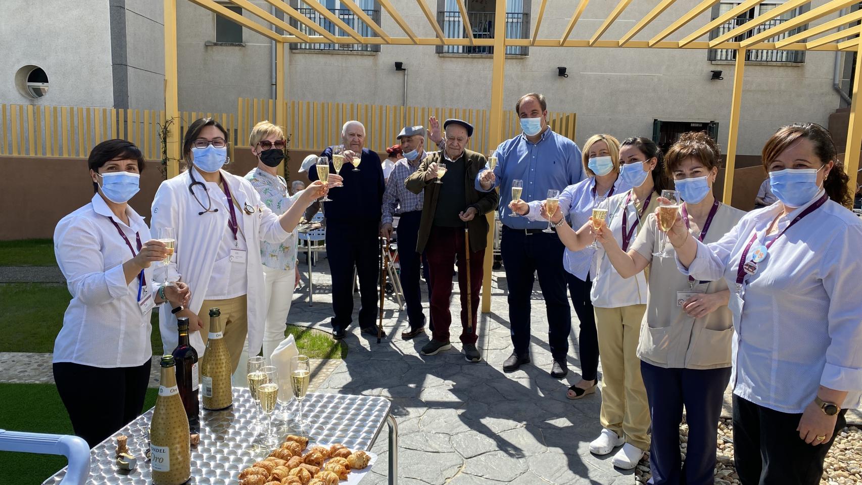 Inauguración del jardín en la Residencia de Mayores de Guijuelo