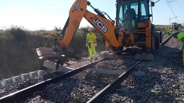 Imagen de las obras llevada a cabo por Adif entre Ataquines y Sanchidrián.