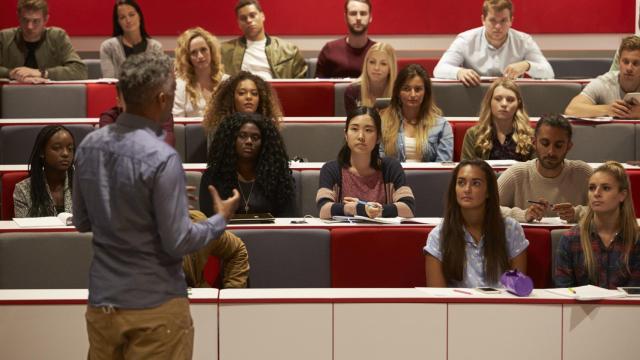 ¿Carreras universitarias largas o programas cortos? Así será la transición necesaria