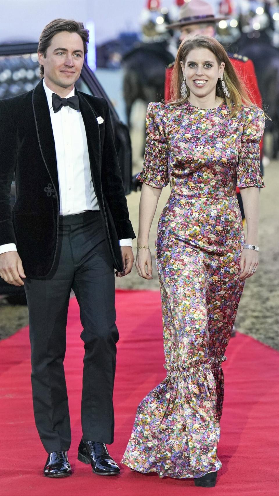 Beatriz de York y su marido a su llegada al show.