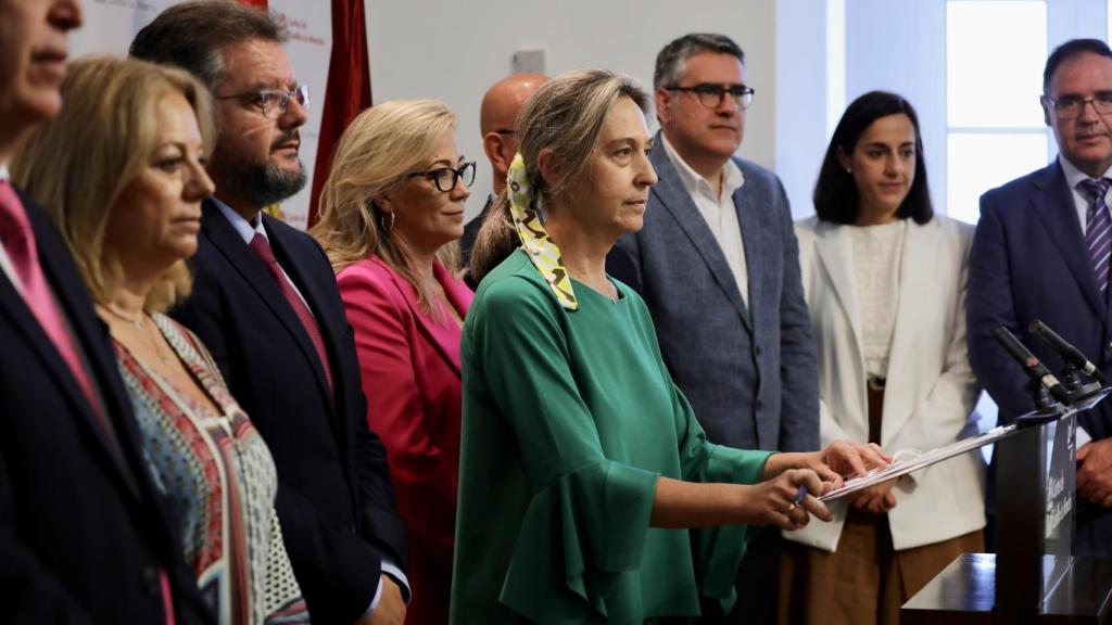 Ana Guarinos con el Grupo Popular este jueves en rueda de prensa.