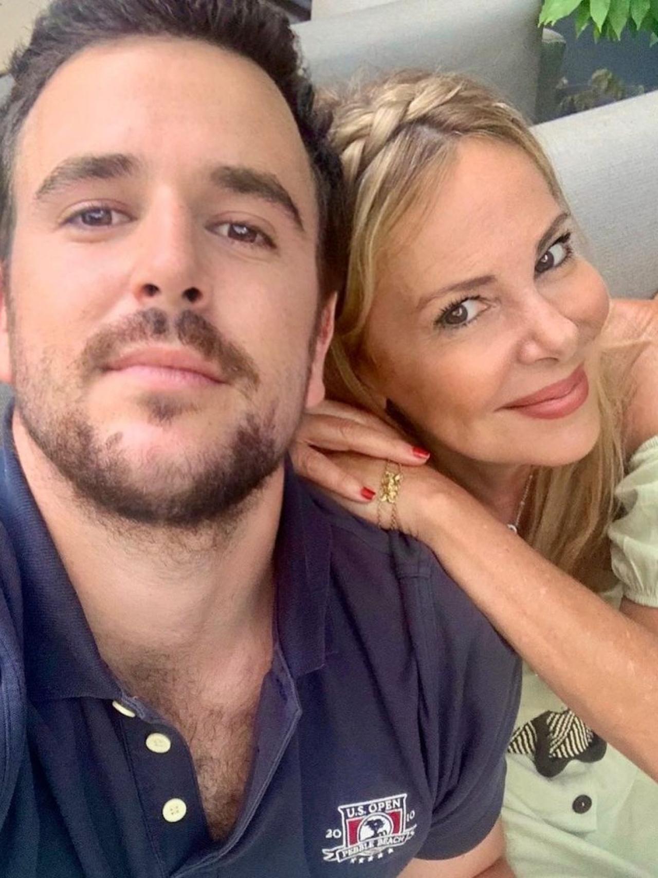 Ana Obregón junto a su hijo Álex en una imagen de sus redes sociales.