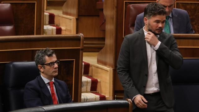 Gabriel Rufián y ministro Félix Bolaños este jueves en el Congreso.