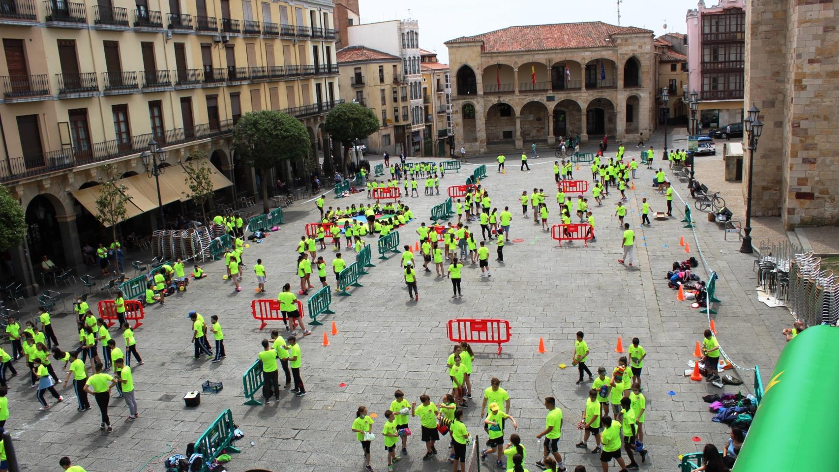 Los escolares de la capital y provincia celebran en Zamora el Día de la Educación Física en la calle