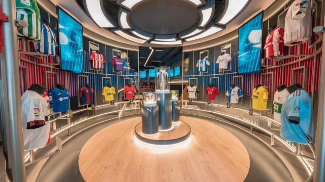 Así es LaLiga TwentyNine's, el primer sports bar del campeonato de fútbol en Madrid.