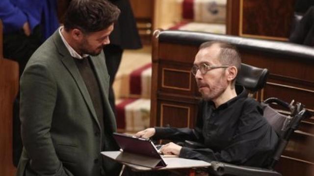 Pablo Echenique, de Podemos, junto a Gabriel Rufián, en el Congreso.