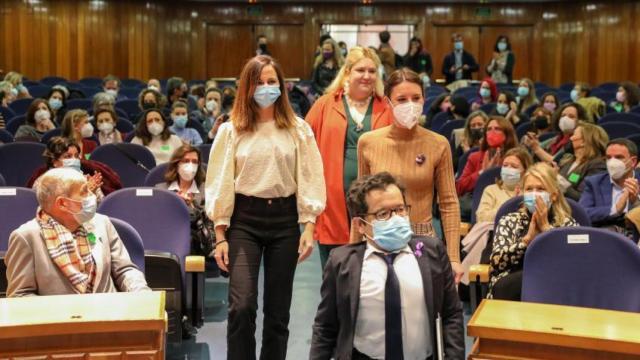 Jesús Martín, delante, y Ione Belarra en la celebración del Día de las Personas con Discapacidad, el pasado diciembre./
