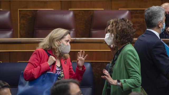 Nadia Calviño, vicepresidenta del Gobierno y responsable de Asuntos Económicos, y María Jesús Montero, ministra de Hacienda y Función Pública.