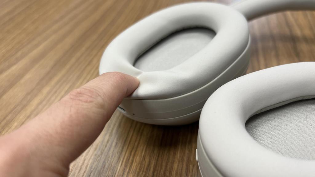 Nueva espuma y cuero de los Sony WH-1000XM5