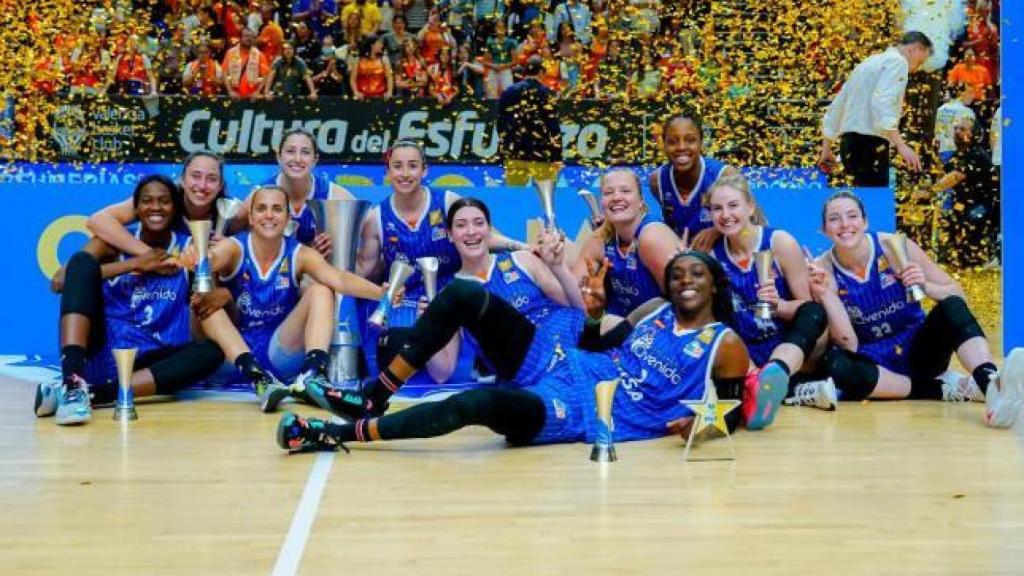 Celebración del título de liga FEB Endesa del Perfumerías Avenida