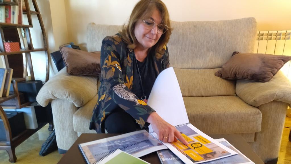 La consejera de Educación de Murcia, Mabel Campuzano, en su casa, en una entrevista con este diario.