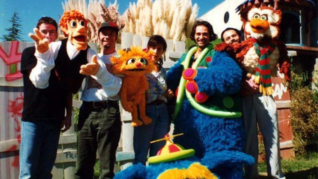 Joan con el resto de compañeros de 'Barrio Sésamo'