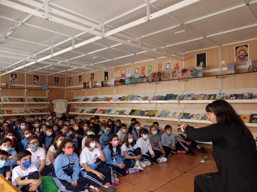 Una actividad infantil en la Feria del Libro de Salamanca