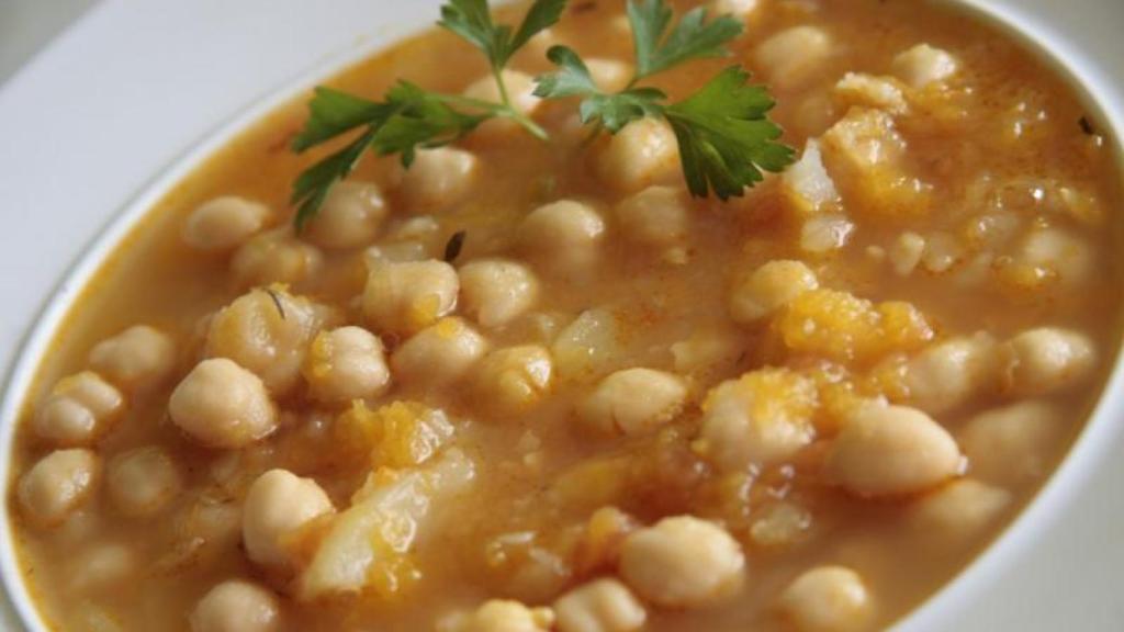 La receta con mayor tradición e historia: garbanzos con congrio