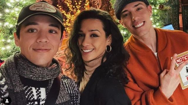 Chanel, junto al coreógrafo Kyle Hanagami y el compositor de 'SloMo',  Leroy Sánchez.