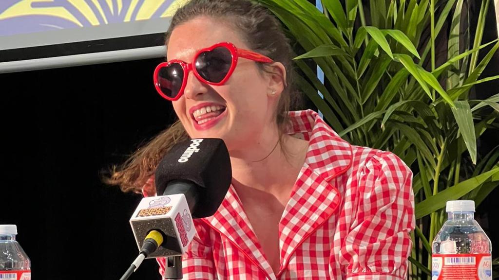 Victoria Martín, a lo Lolita, en Mas allá de la M30 de Elisabet Benavent.