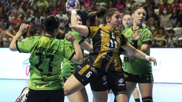 Un momento de la final de la EHL entre el BM Costa del Sol y el Rocasa.