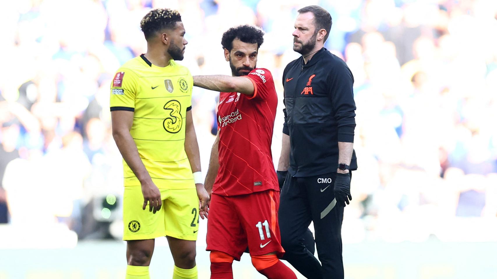 Mohamed Salah se retira lesionado de la final de la FA Cup contra el Chelsea