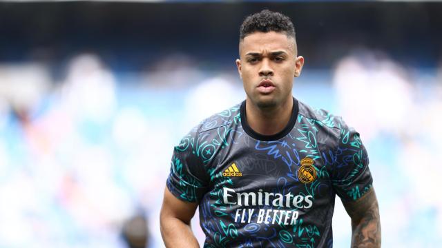 Mariano Díaz antes de un partido con el Real Madrid