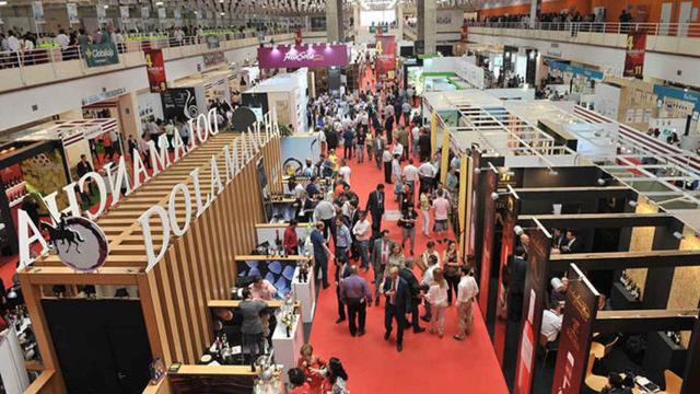Sorprendidos mientras robaban vino, enseres y material frigorífico en un stand de Fenavin