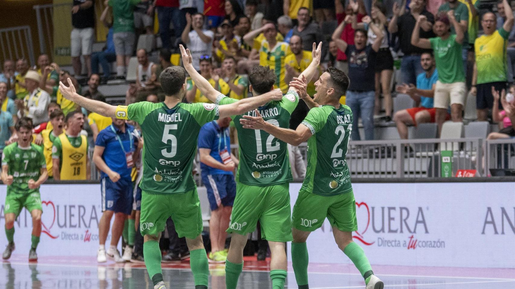 Los jugadores del UMA Antequera celebran un gol de la semifinal