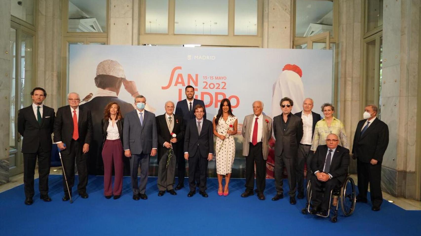Foto de familia en la entrega de las Medallas de Honor del Ayuntamiento de Madrid