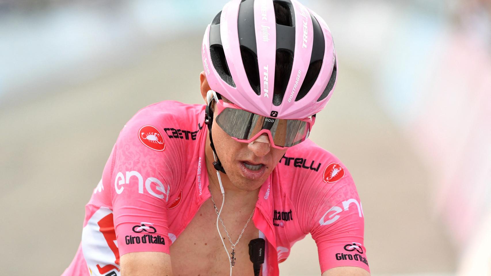 Juanpe López cruza la meta del Blockhaus.