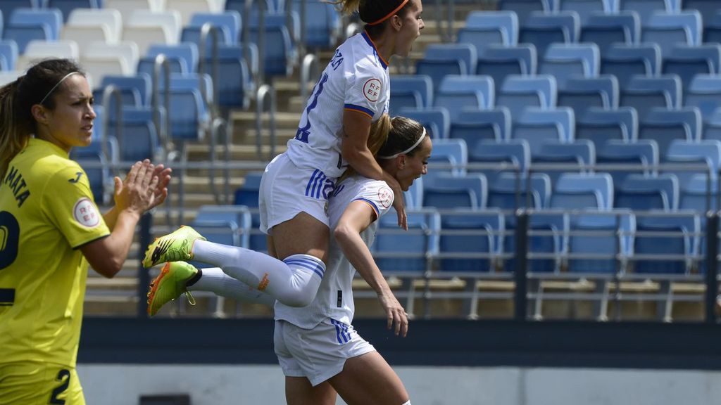 Claudia Zornoza celebra el gol de penalti de Kosovare Asllani
