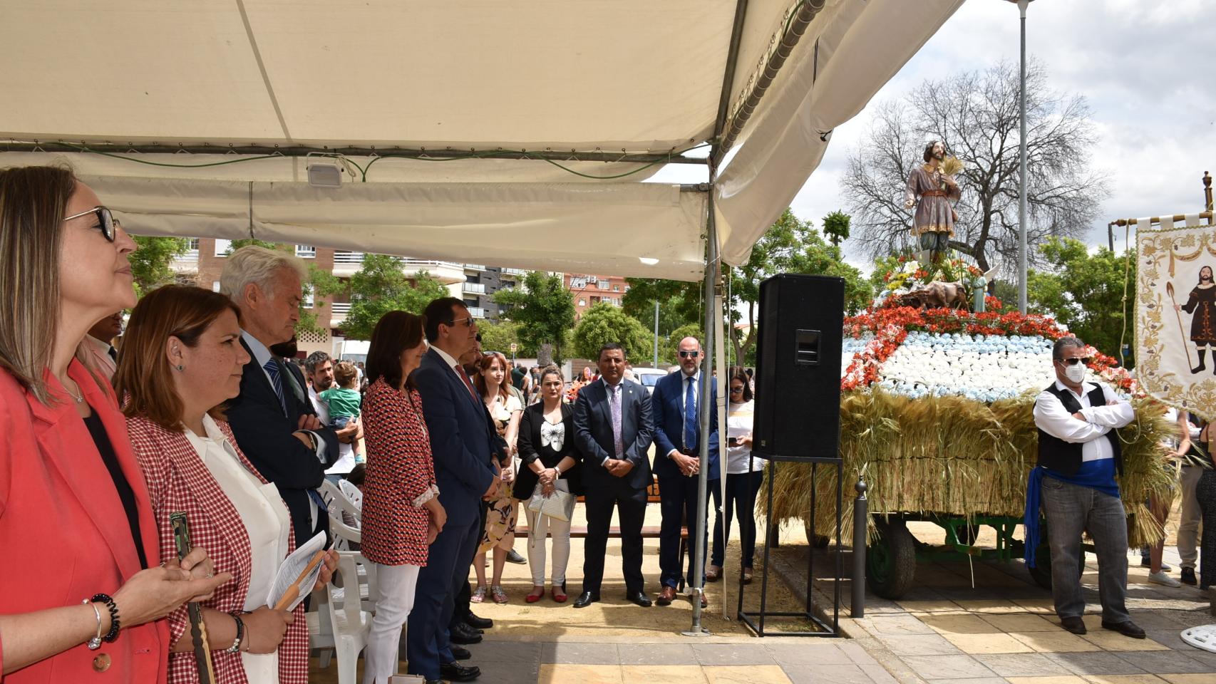Talavera se vuelca en un gran desfile de San Isidro con 300 caballos, 35 calesas y mucho ambiente