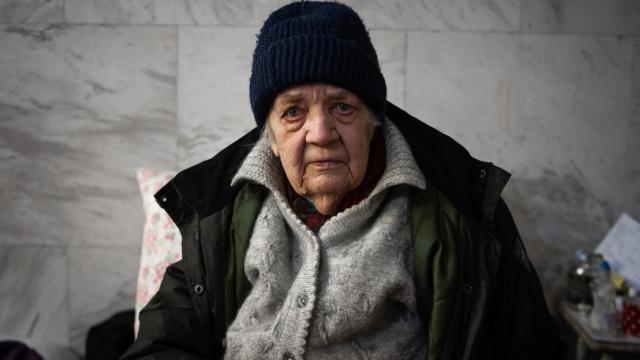 Nina vivió en su infancia la ocupación nazi y ahora su temor es morir sin volver a ver la luz del sol