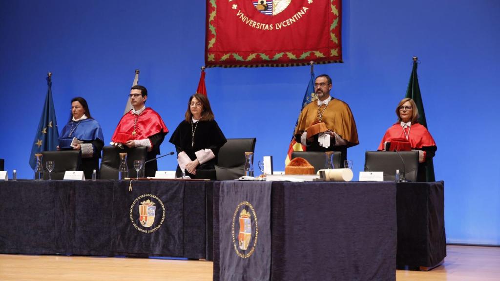 Un momento del acto de este lunes en la UA.
