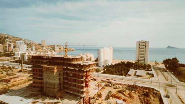 Construcción del Hotel Don Pancho en Benidorm en 1971. Un año después abriría sus puertas.