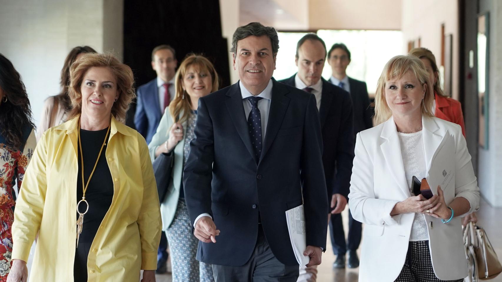 El consejero de Economía y Hacienda y portavoz, Carlos Fernández Carriedo, comparece en las Cortes para exponer el programa de actuaciones de su departamento