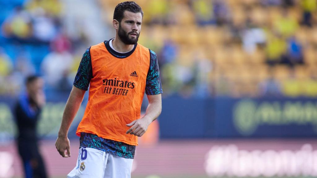 Nacho Fernández durante el calentamiento previo al Cádiz - Real Madrid